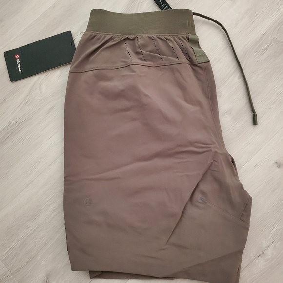 Lululemon License to train short - Picture 4 of 6